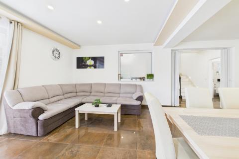 Istra, Svetvinčenat- kuća s bazenom