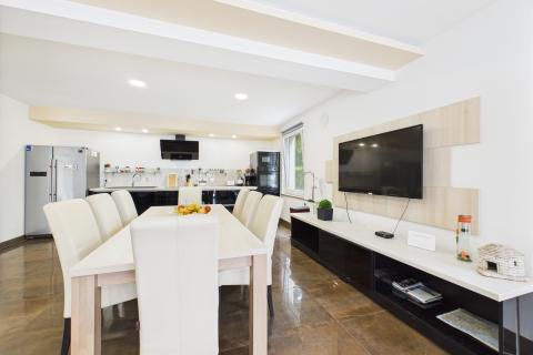 Istra, Svetvinčenat- kuća s bazenom