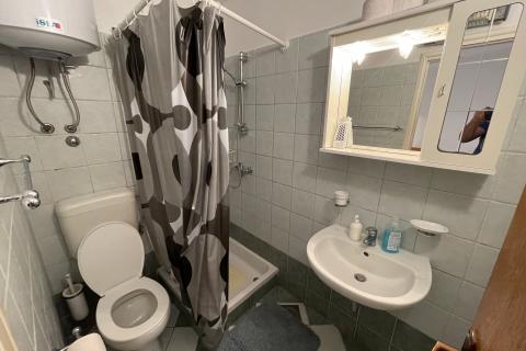 KRK GRAD ,stambena zgrada sa 7 studio-apartmana,50 m od mora