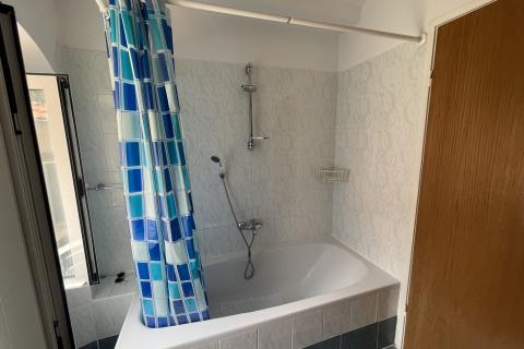 KRK GRAD ,stambena zgrada sa 7 studio-apartmana,50 m od mora