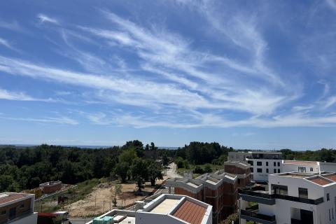 Poreč, okolica- stan 800 metara od mora u novogradnji