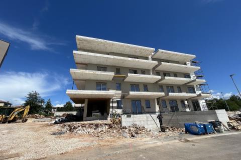 Poreč, okolica- stan 800 metara od mora u novogradnji