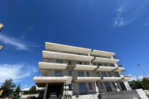 Poreč, okolica- stan 800 metara od mora u novogradnji