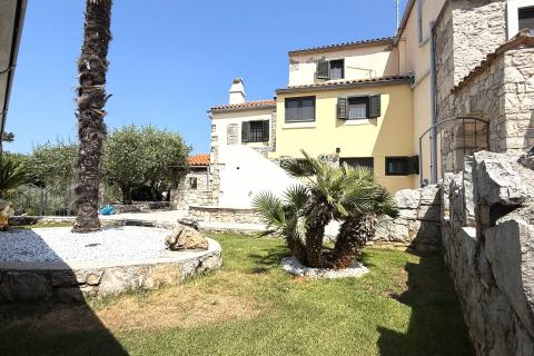 Otok Lošinj, Nerezine, autohtona vila sa 5 smještajnih jedinica