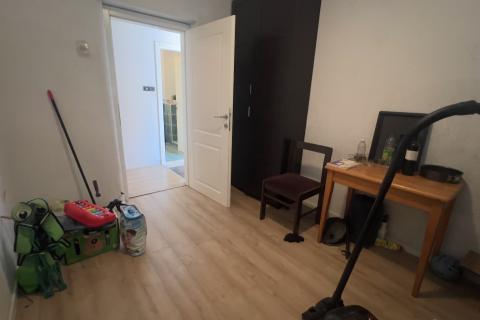 Rijeka, Zamet, Stan 46m2 u prizemlju uredne zgrade s okućnicom