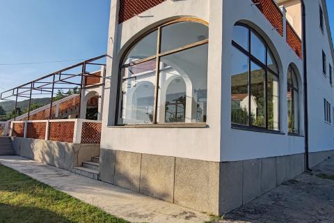 Rab, Supetarska Draga - kuća s restoranom, prvi red do mora