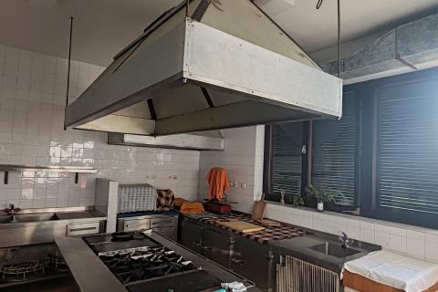 Rab, Supetarska Draga - kuća s restoranom, prvi red do mora