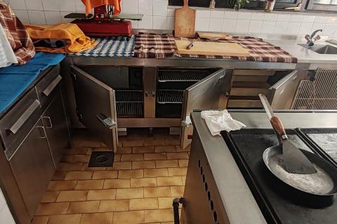 Rab, Supetarska Draga - kuća s restoranom, prvi red do mora