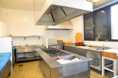 Rab, Supetarska Draga - kuća s restoranom, prvi red do mora