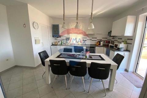 Flat/Appartement Novi Vinodolski, 120,58m2