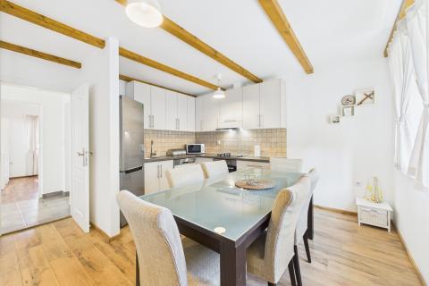 Imotski, Donji Proložac, Autohtona kuća sa bazenom, virtualna šetnja