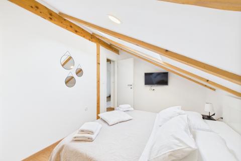 Imotski, Donji Proložac, Autohtona kuća sa bazenom, virtualna šetnja