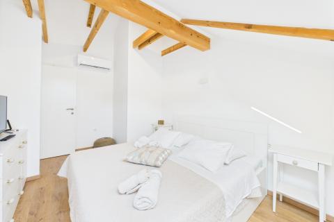 Imotski, Donji Proložac, Autohtona kuća sa bazenom, virtualna šetnja