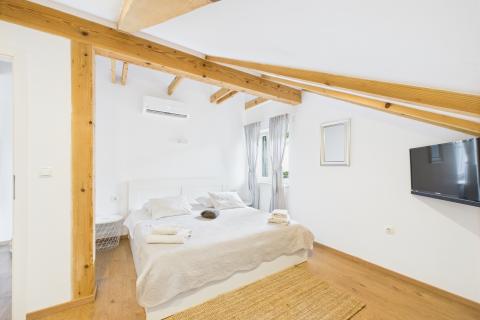 Imotski, Donji Proložac, Autohtona kuća sa bazenom, virtualna šetnja