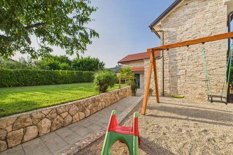 Imotski, Donji Proložac, Autohtona kuća sa bazenom, virtualna šetnja