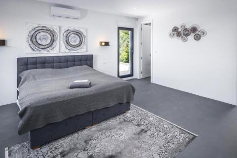 Istra,Kaštel-Samostojeća moderna vila  