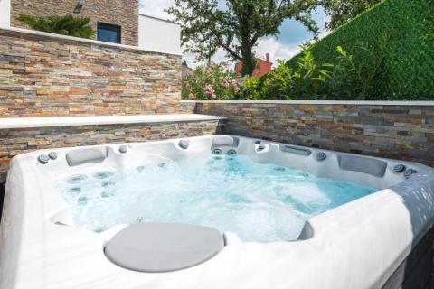 Istra,Kaštel-Samostojeća moderna vila  