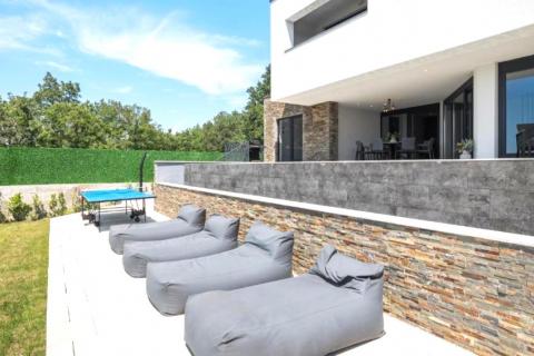 Istra,Kaštel-Samostojeća moderna vila  