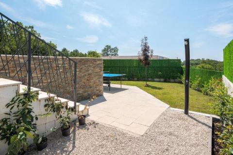 Istra,Kaštel-Samostojeća moderna vila  