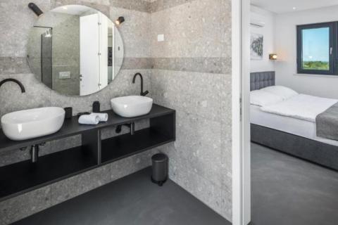 Istra,Kaštel-Samostojeća moderna vila  