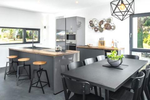 Istra,Kaštel-Samostojeća moderna vila  