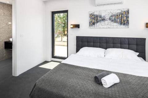 Istra,Kaštel-Samostojeća moderna vila  