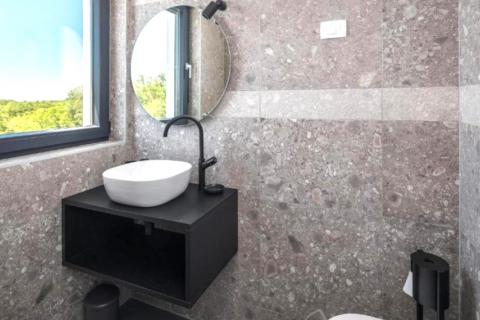 Istra,Kaštel-Samostojeća moderna vila  