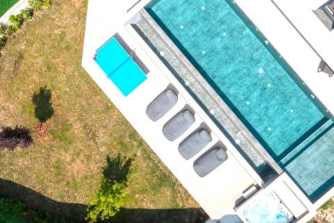 Istra,Kaštel-Samostojeća moderna vila  