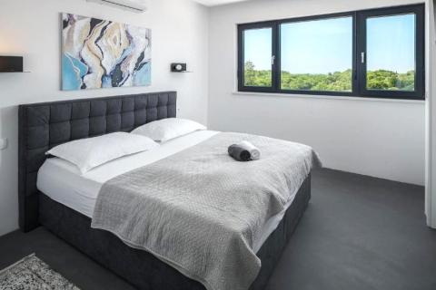 Istra,Kaštel-Samostojeća moderna vila  