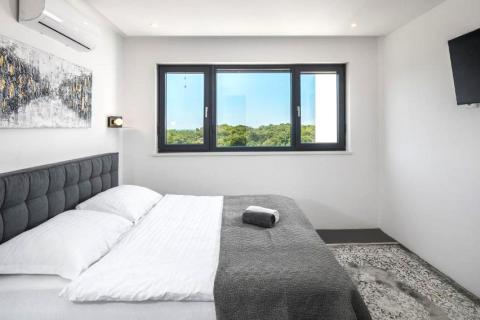 Istra,Kaštel-Samostojeća moderna vila  