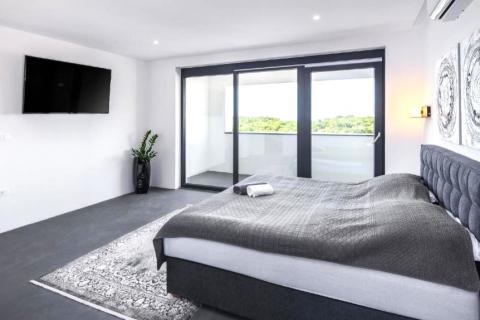 Istra,Kaštel-Samostojeća moderna vila  