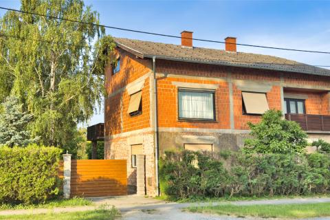 Popovača, Centar, Kuća sa dva stana