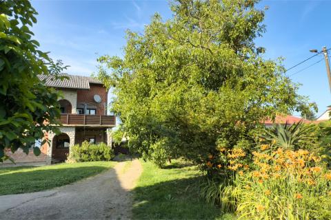 Popovača, Centar, Kuća sa dva stana