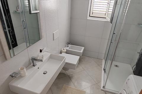 Rab, Barbat - stan s dvije stambene jedinice