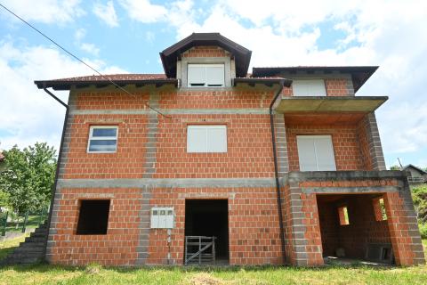 Zagreb, Sesvete - kuća s dva stana