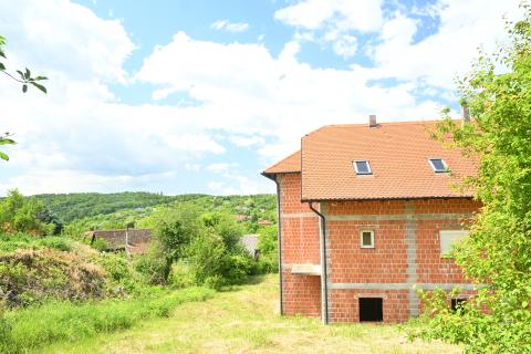 Zagreb, Sesvete - kuća s dva stana