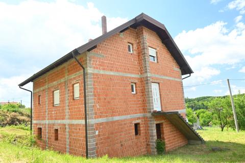 Zagreb, Sesvete - kuća s dva stana