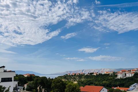 Novi Vinodolski- stan na 1.katu, novogradnja 