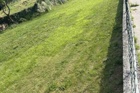 Klana, Škalnica, građevinski teren uz cestu