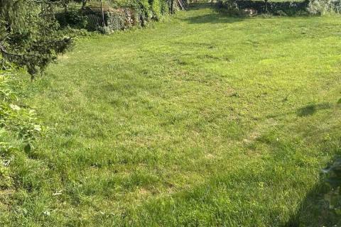 Klana, Škalnica, građevinski teren uz cestu