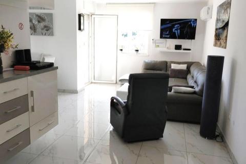 Пула, Лунгомаре – Двухкомнатная квартира, 250 м от пляжа