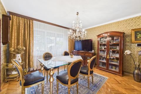 Donja Stubica - dvojna kuća s okućnicom