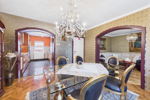 Donja Stubica - dvojna kuća s okućnicom