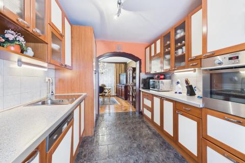 Donja Stubica - dvojna kuća s okućnicom