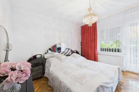 Donja Stubica - dvojna kuća s okućnicom