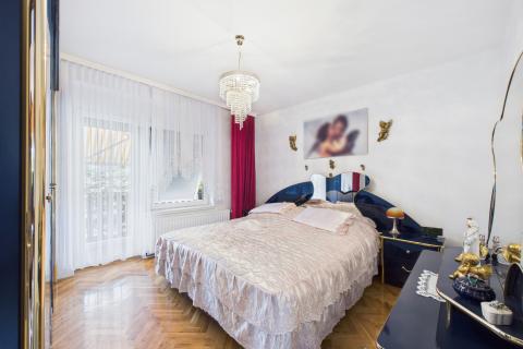 Donja Stubica - dvojna kuća s okućnicom