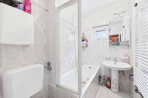 Donja Stubica - dvojna kuća s okućnicom