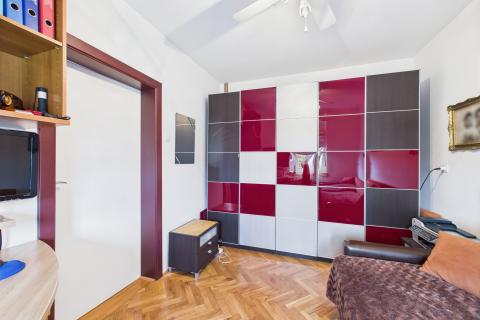 Donja Stubica - dvojna kuća s okućnicom