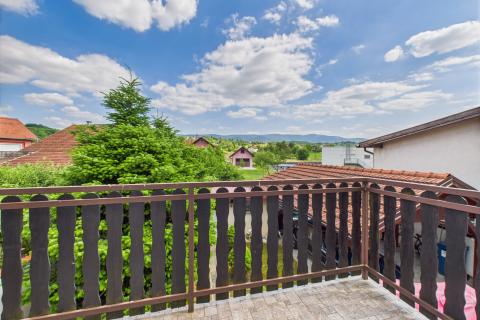 Donja Stubica - dvojna kuća s okućnicom