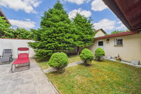 Donja Stubica - dvojna kuća s okućnicom